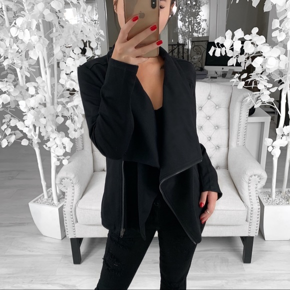 AMMELIA— in Black - Picture 2 of 5